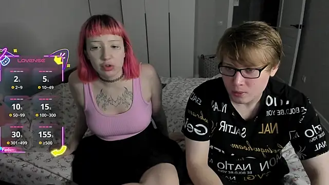 Snapshot of Couple_Molly chatting on October 14, 2025, 4:40 pm Couple Molly online show from October 14, 2025, 4:40 pm