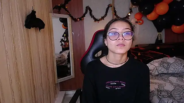 Snapshot of honeymoon_12 chatting on October 28, 2025, 4:46 am honeymoon 12 online show from October 28, 2025, 4:46 am