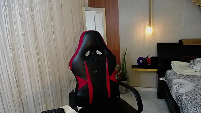 Snapshot of honeymoon_12 chatting on November 9, 2025, 2:54 pm honeymoon 12 online show from November 9, 2025, 2:54 pm