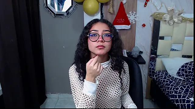 Snapshot of honeymoon_12 chatting on November 20, 2025, 12:00 am honeymoon 12 online show from November 20, 2025, 12:00 am