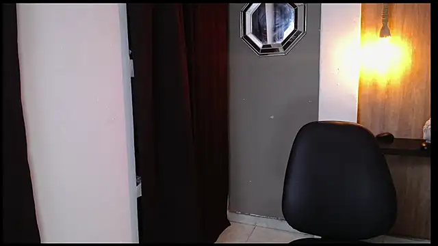 Snapshot of honeymoon_12 chatting on October 18, 2025, 4:03 am honeymoon 12 online show from October 18, 2025, 4:03 am