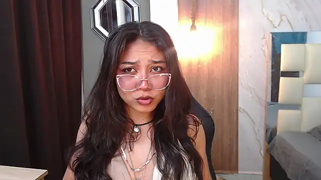 Snapshot of honeymoon_12 chatting on May 13, 2026, 3:35 am honeymoon 12 online show from May 13, 2026, 3:35 am