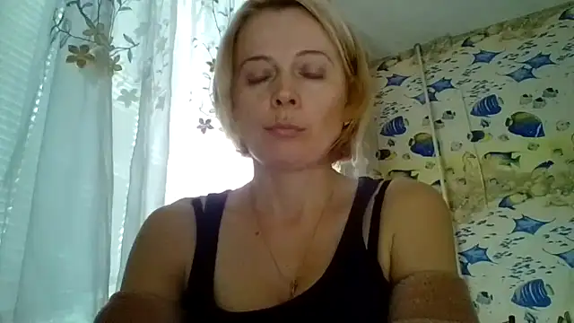 Snapshot of LiluXRose chatting on September 15, 2025, 10:05 am LiluXRose online show from September 15, 2025, 10:05 am