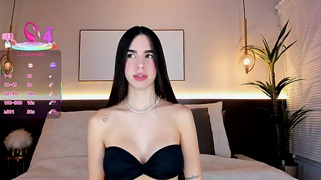 Snapshot of SolAvelar chatting on November 29, 2025, 3:39 am SolAvelar online show from November 29, 2025, 3:39 am