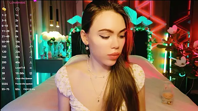 MimiFors online show from September 20, 2025, 3:39 pm