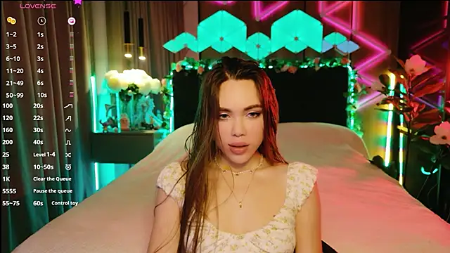 MimiFors online show from October 12, 2025, 3:46 pm