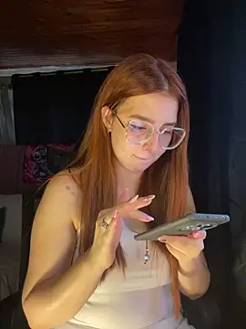 CoraVibes online show from October 15, 2025, 11:40 am