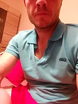 Snapshot of Hahahhdsj112 chatting on November 8, 2025, 8:01 pm Hahahhdsj112 online show from November 8, 2025, 8:01 pm