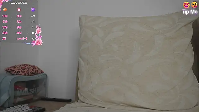 Roxybeautyy online show from March 27, 2026, 9:21 am