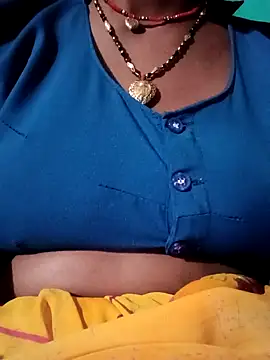 Radha8080 online show from November 12, 2025, 3:27 pm