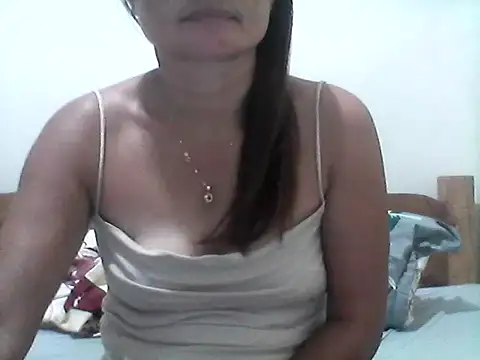 nathalie0045 online show from March 7, 2026, 10:59 pm