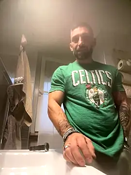 GmGit online show from November 8, 2025, 3:37 pm