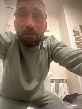 GmGit online show from December 4, 2025, 1:43 pm