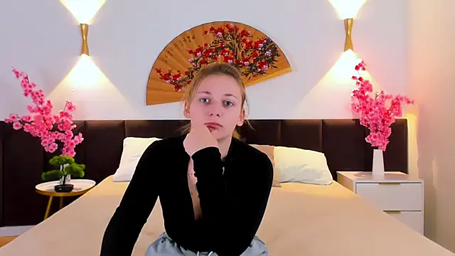 KimberlyPierceLove online show from September 19, 2025, 2:32 pm
