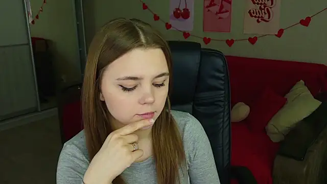 LeksaLove online show from April 6, 2026, 5:36 pm