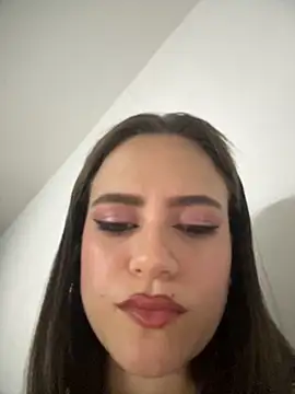 Snapshot of alielle chatting on September 28, 2025, 10:39 pm alielle online show from September 28, 2025, 10:39 pm