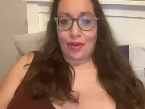 Snapshot of RosaFreya chatting on September 22, 2025, 5:52 pm RosaFreya online show from September 22, 2025, 5:52 pm