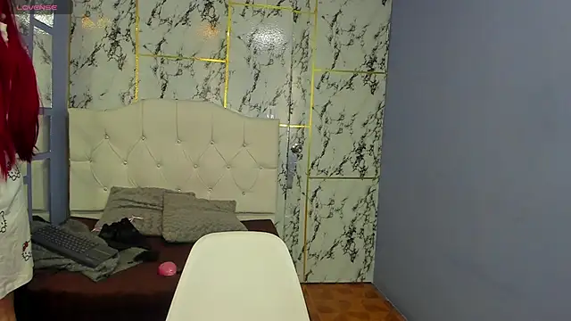 Snapshot of Itsuki_N chatting on October 3, 2025, 12:50 pm Itsuki N online show from October 3, 2025, 12:50 pm