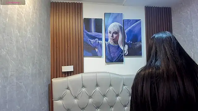 Sophi Thaylorr online show from October 28, 2025, 1:32 pm