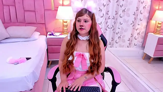 Snapshot of EimmyJones chatting on November 1, 2025, 3:57 am EimmyJones online show from November 1, 2025, 3:57 am