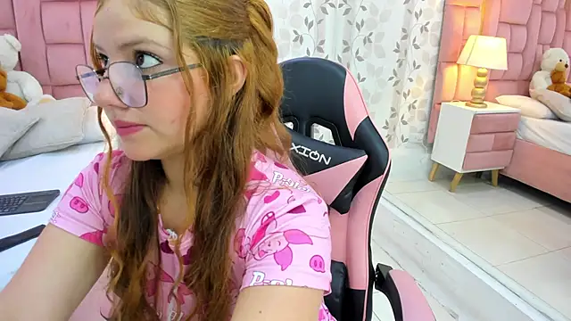 Snapshot of EimmyJones chatting on October 14, 2025, 3:29 am EimmyJones online show from October 14, 2025, 3:29 am