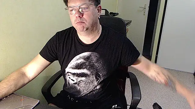 Snapshot of blueandwhite1 chatting on November 29, 2025, 7:52 am blueandwhite1 online show from November 29, 2025, 7:52 am