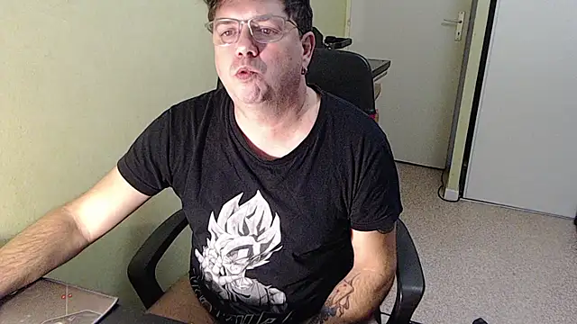 Snapshot of blueandwhite1 chatting on November 27, 2025, 3:45 pm blueandwhite1 online show from November 27, 2025, 3:45 pm