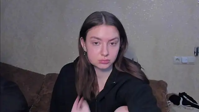 Snapshot of muuur_fam chatting on December 18, 2025, 10:24 pm muuur fam online show from December 18, 2025, 10:24 pm