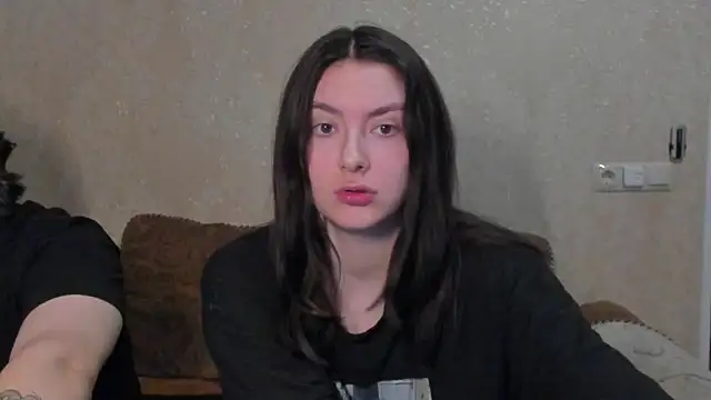 Snapshot of muuur_fam chatting on January 5, 2026, 6:33 pm muuur fam online show from January 5, 2026, 6:33 pm