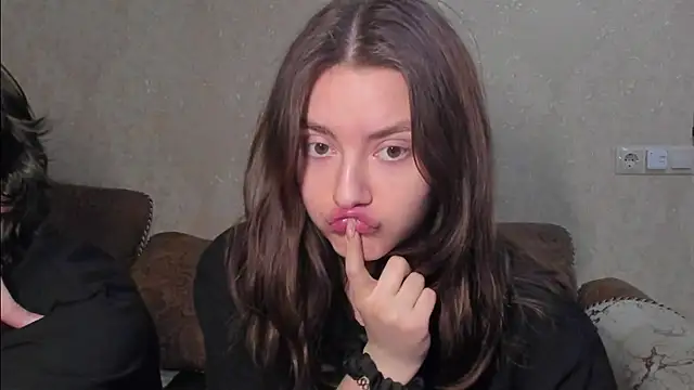 Snapshot of muuur_fam chatting on December 14, 2025, 8:36 pm muuur fam online show from December 14, 2025, 8:36 pm