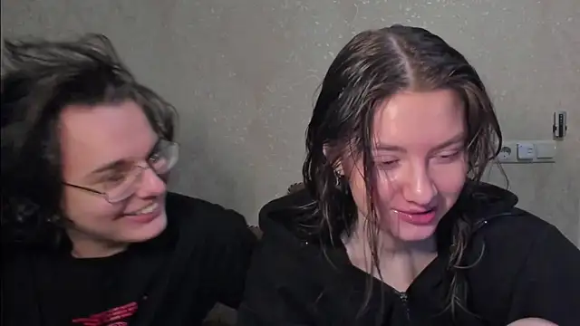 Snapshot of muuur_fam chatting on December 22, 2025, 3:28 am muuur fam online show from December 22, 2025, 3:28 am