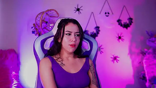  chloe moons  online show from October 20, 2025, 9:26 pm