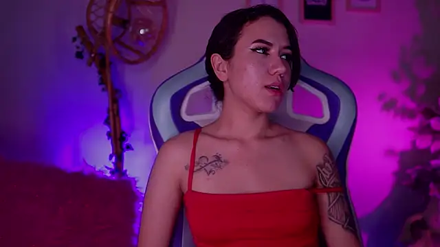  chloe moons  online show from December 2, 2025, 9:05 pm