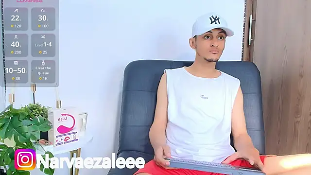 AlejandroLoouis online show from November 9, 2025, 8:02 pm