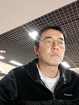 nnnnnan9527 online show from December 3, 2025, 6:57 am