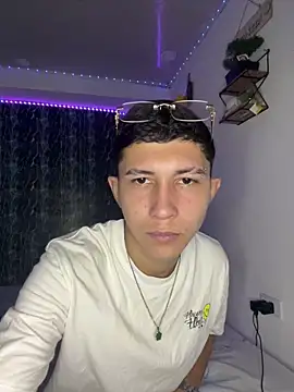Snapshot of Alejandro_BigCock22 chatting on September 23, 2025, 3:35 am Alejandro BigCock22 online show from September 23, 2025, 3:35 am