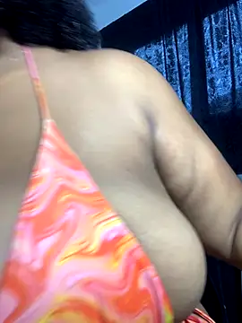 Snapshot of Yera_brown69 chatting on November 16, 2025, 8:24 pm Yera brown69 online show from November 16, 2025, 8:24 pm