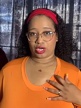 Snapshot of Yera_brown69 chatting on October 6, 2025, 8:31 pm Yera brown69 online show from October 6, 2025, 8:31 pm