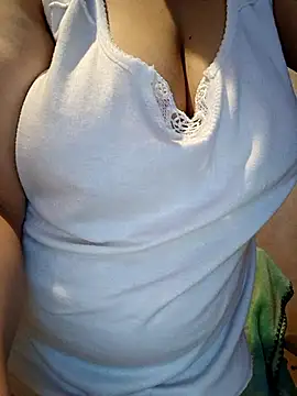 Snapshot of sexy_love997 chatting on November 18, 2025, 12:48 am sexy love997 online show from November 18, 2025, 12:48 am