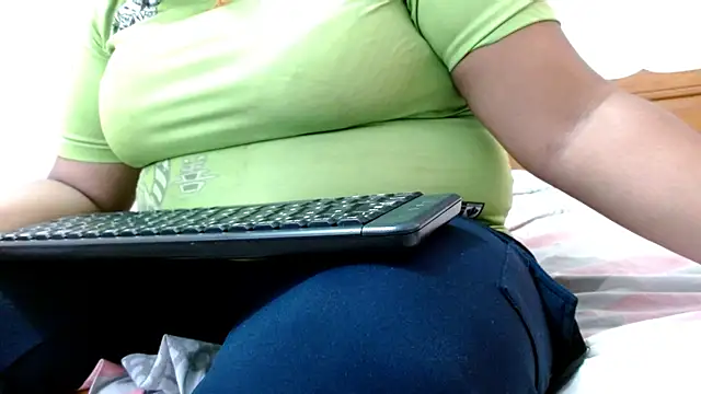 Snapshot of 69smallstar chatting on October 6, 2025, 5:57 pm 69smallstar online show from October 6, 2025, 5:57 pm