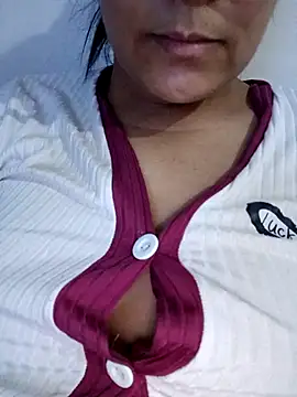 Snapshot of rozar69x chatting on October 7, 2025, 9:38 pm rozar69x online show from October 7, 2025, 9:38 pm