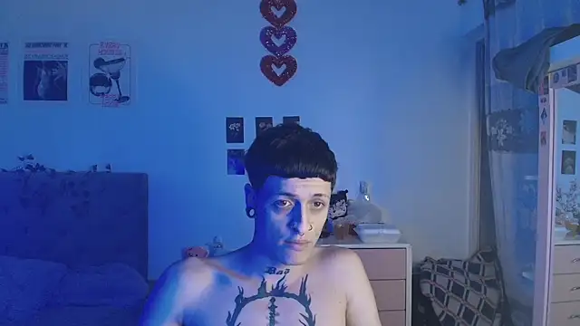 2cyboy  online show from September 23, 2025, 8:27 pm