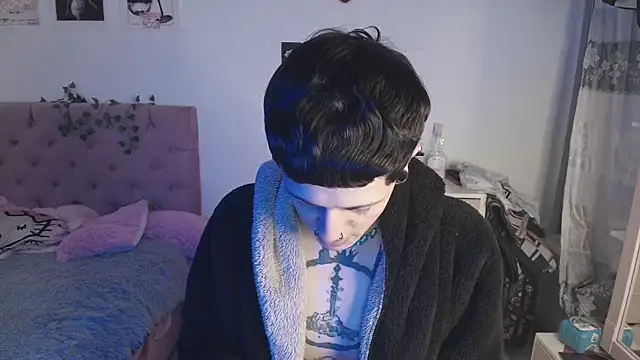 2cyboy  online show from September 26, 2025, 8:38 pm