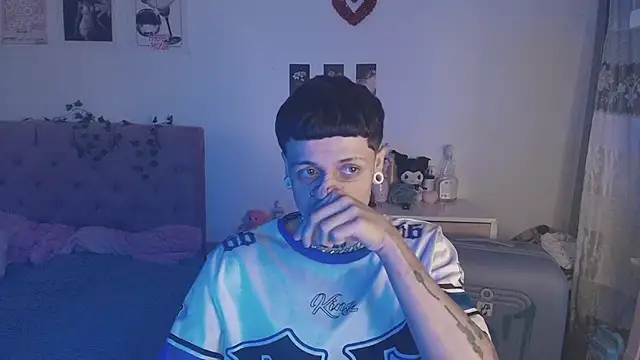 2cyboy  online show from September 14, 2025, 9:15 pm