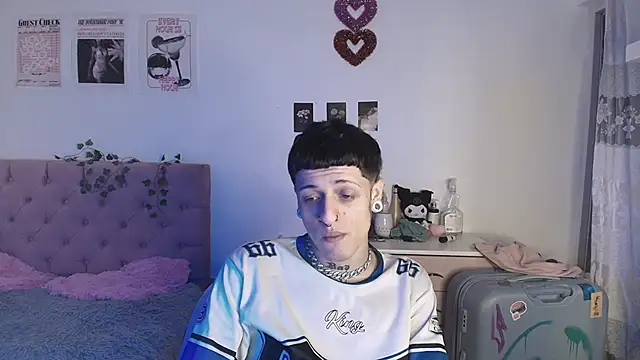 2cyboy  online show from September 15, 2025, 9:59 pm