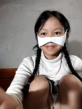 Lilyy-y online show from November 13, 2025, 10:13 pm