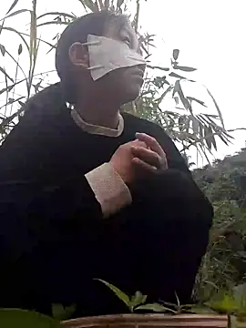 Lilyy-y online show from November 14, 2025, 11:19 pm