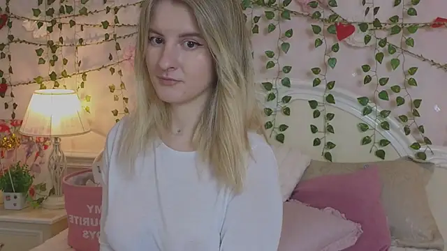 Snapshot of Sonia_Meow chatting on January 16, 2026, 6:28 am Sonia Meow online show from January 16, 2026, 6:28 am