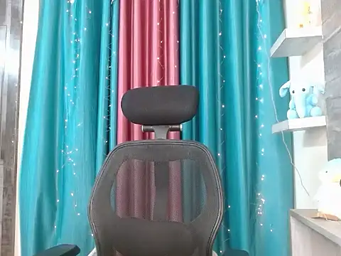 Your candy 47 online show from April 10, 2026, 2:24 pm