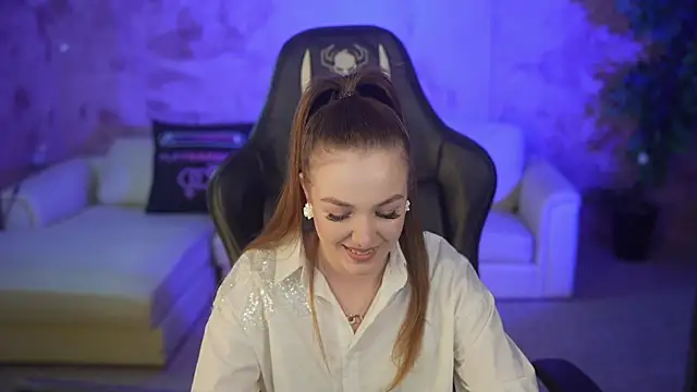 Snapshot of Ella_054 chatting on November 2, 2025, 7:30 pm Ella 054 online show from November 2, 2025, 7:30 pm